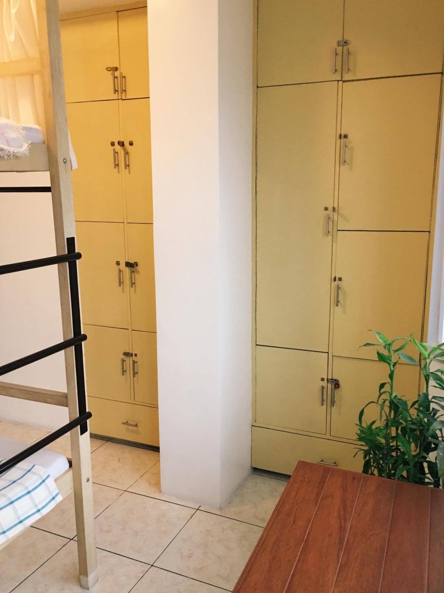 1 River Central Hostel Makati City Ruang foto