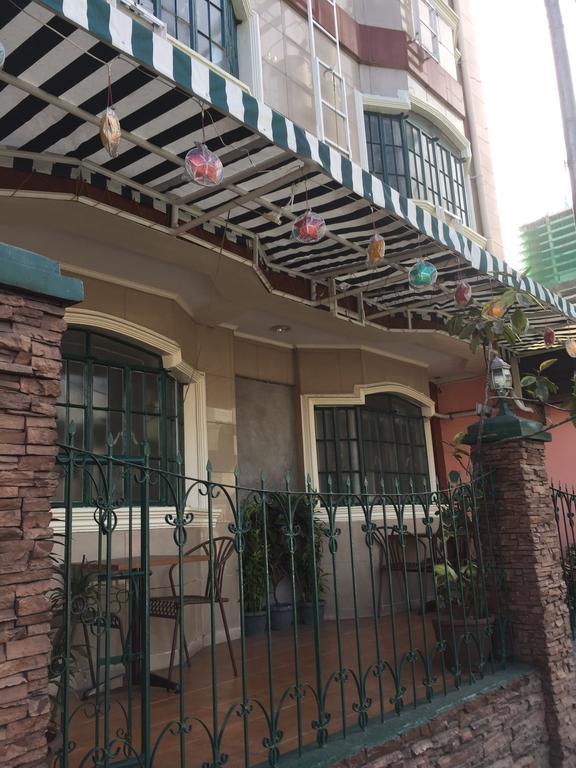 1 River Central Hostel Makati City Bagian luar foto