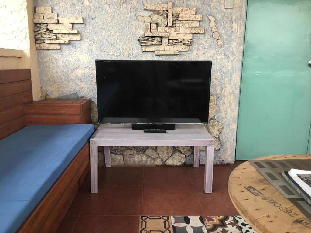 1 River Central Hostel Makati City Bagian luar foto